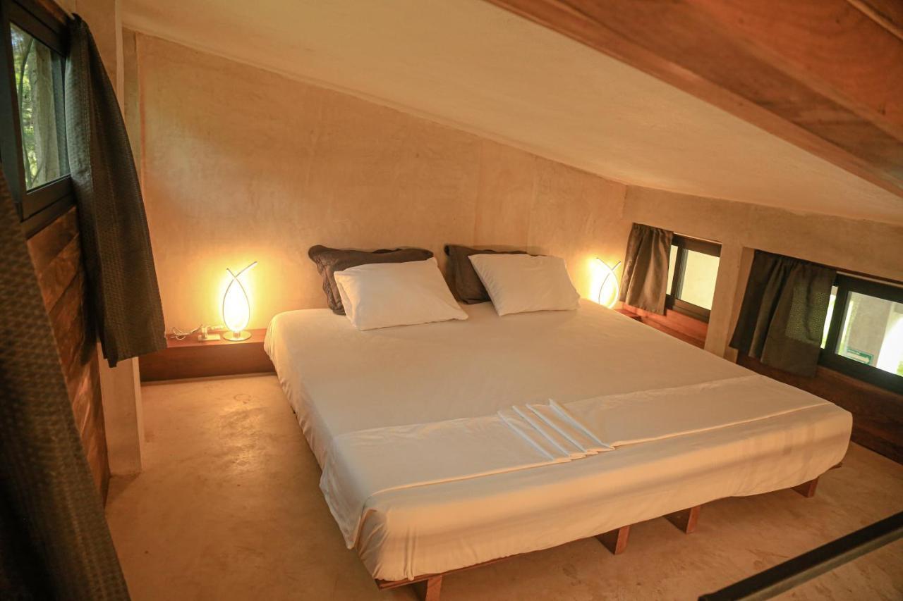 Hotel Makaabá Eco-Boutique Bacalar Exterior foto A bedroom in a treehouse