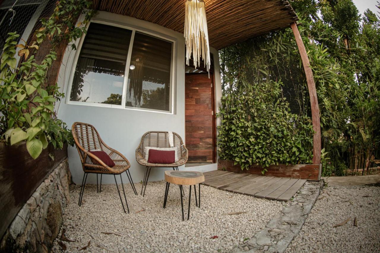 Hotel Makaabá Eco-Boutique Bacalar Exterior foto A room at the hotel