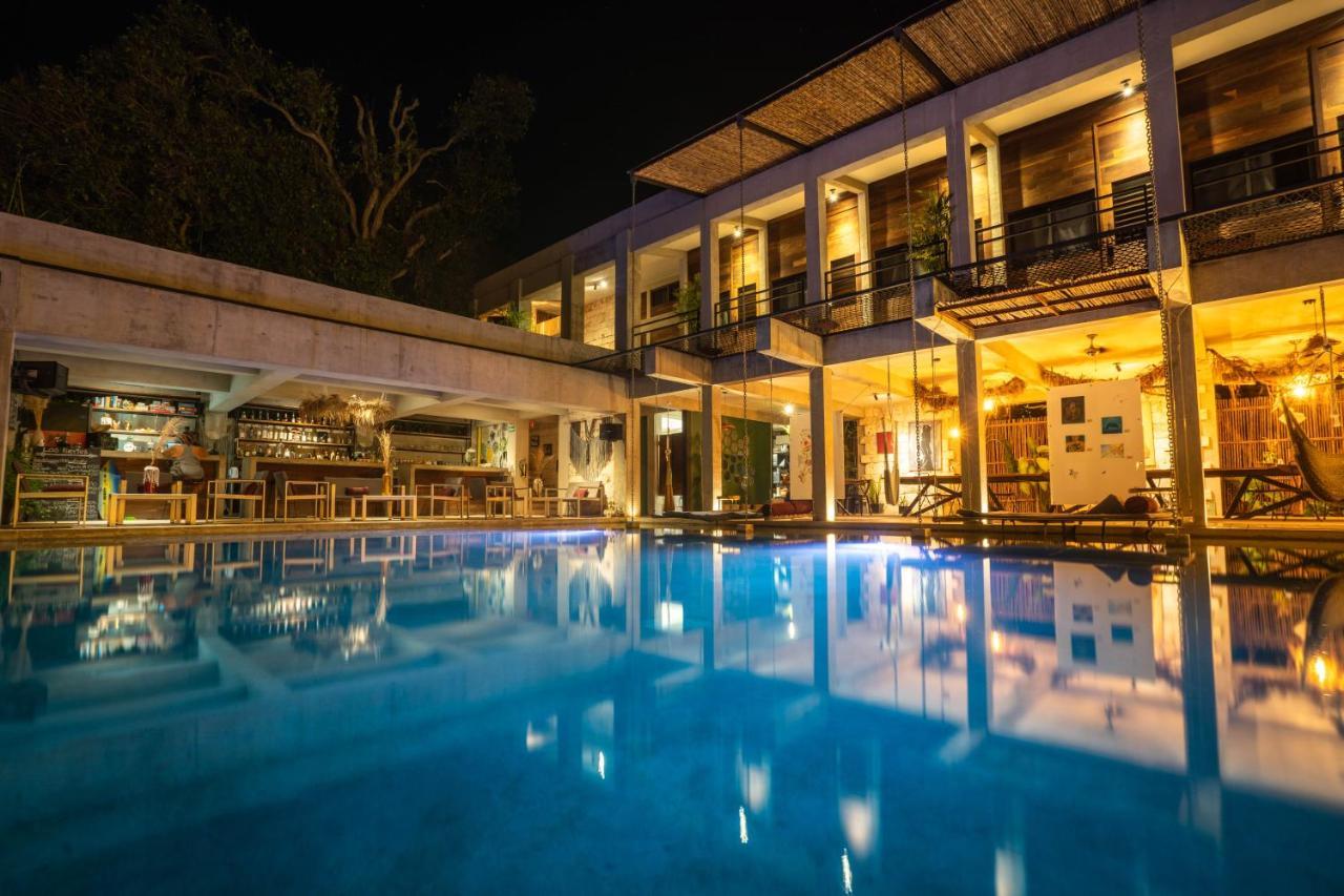 Hotel Makaabá Eco-Boutique Bacalar Exterior foto The swimming pool at the hotel