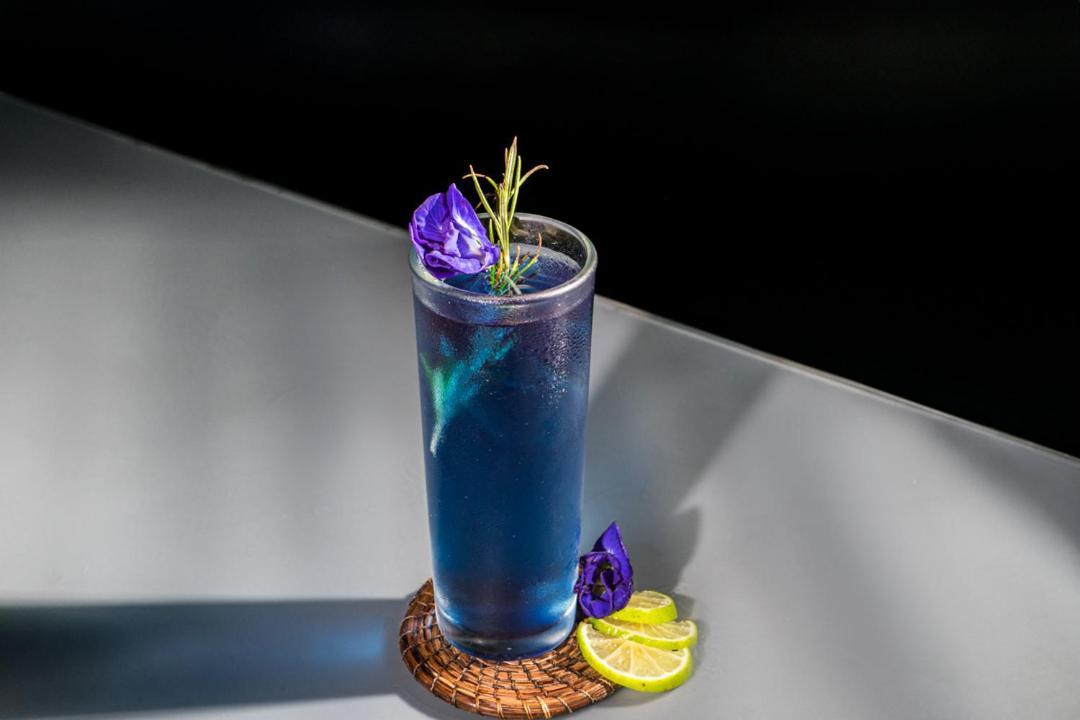 Hotel Makaabá Eco-Boutique Bacalar Exterior foto Butterfly pea flower tea
