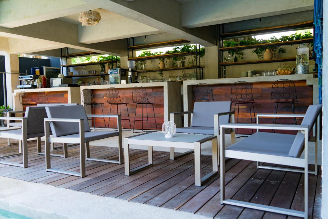 Hotel Makaabá Eco-Boutique Bacalar Exterior foto The bar at the rooftop pool